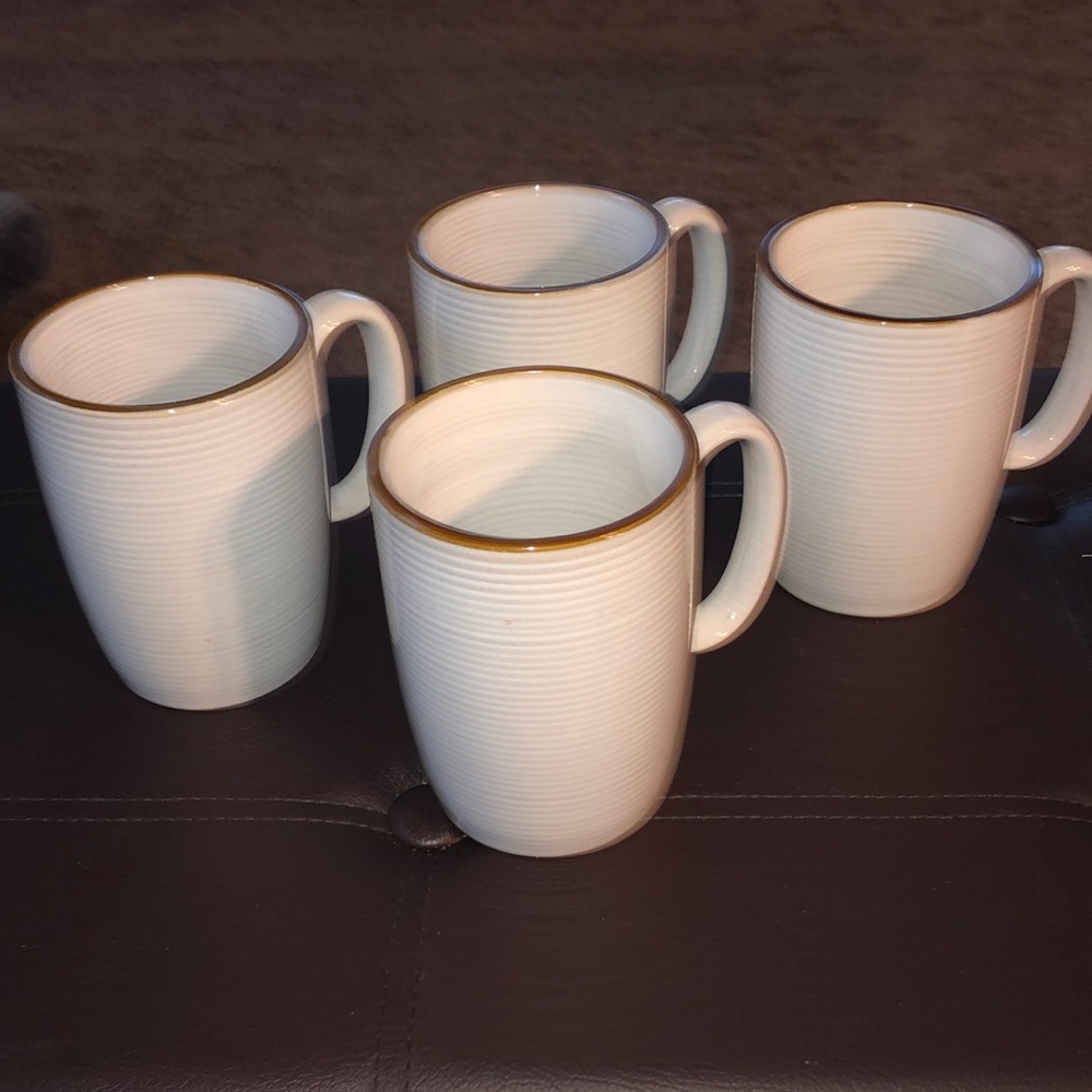 Set of 4 coffee mugs
